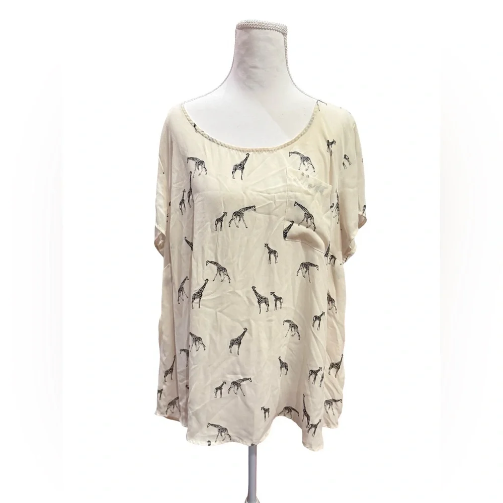 Torrid White Giraffe Print Blouse 2X Safari Animal Print Pocket Semi Sheer Top - Picture 2 of 10
